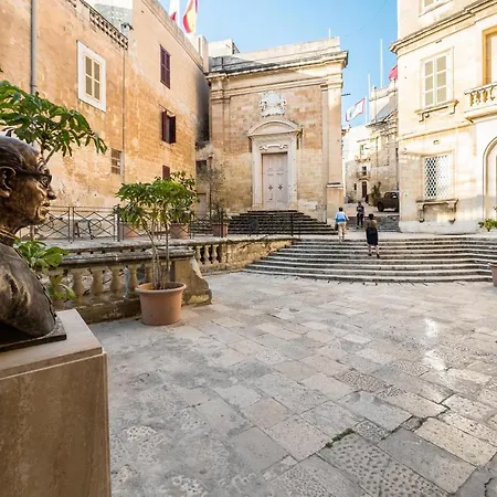 Seafront Highly Furnished Fl 4 Apartment *