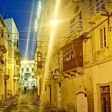 Seafront Highly Furnished Fl 4 *