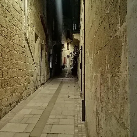 Apartment Seafront Highly Furnished Fl 4 *