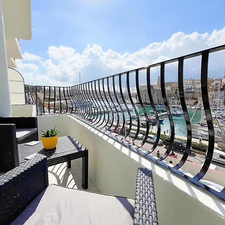 Seafront Highly Furnished Fl 4 * 비르구