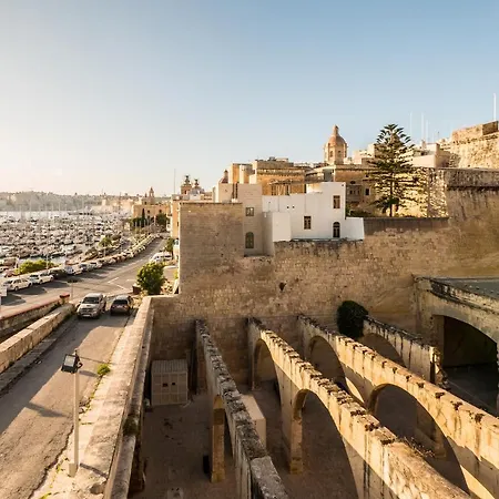 Seafront Highly Furnished Fl 4 * Birgu