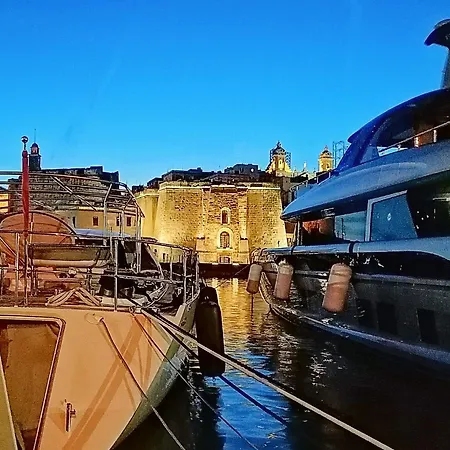 Seafront Highly Furnished Fl 4 * Birgu