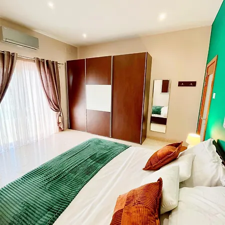 Seafront Highly Furnished Fl 4 アパート *