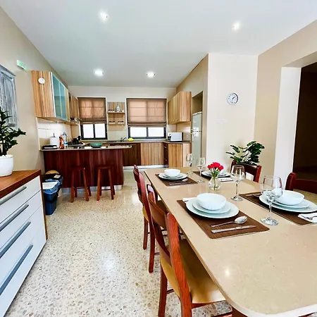 Seafront Highly Furnished Fl 4 ビルグ