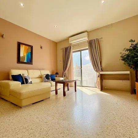 Seafront Highly Furnished Fl 4 * ビルグ