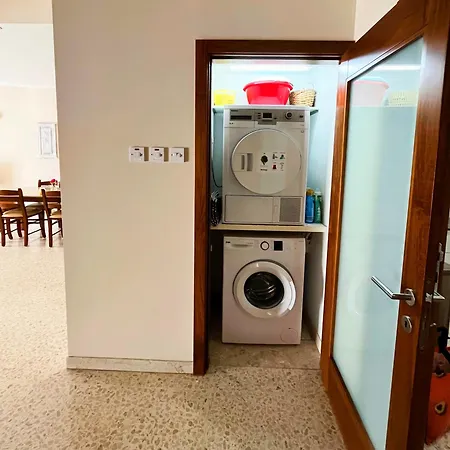 アパート Seafront Highly Furnished Fl 4 *