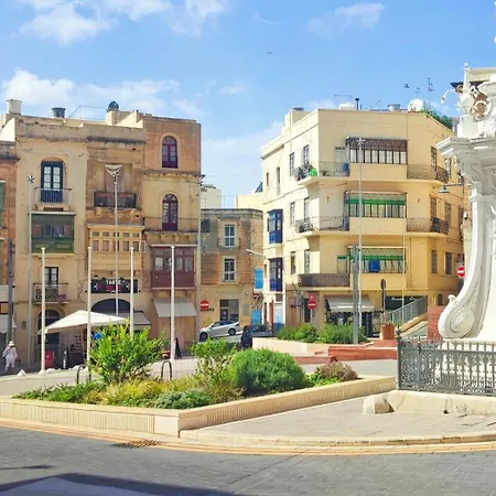 Seafront Highly Furnished Fl 4 *