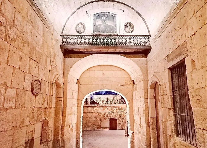 Seafront Highly Furnished Fl 4 *