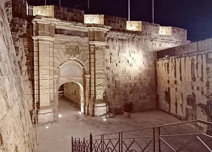 Seafront Highly Furnished Fl 4 Daire *