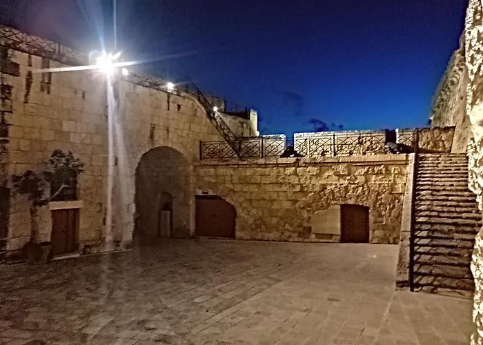 Seafront Highly Furnished Fl 4 公寓 *