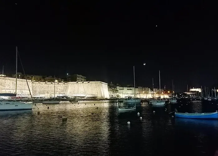 Seafront Highly Furnished Fl 4