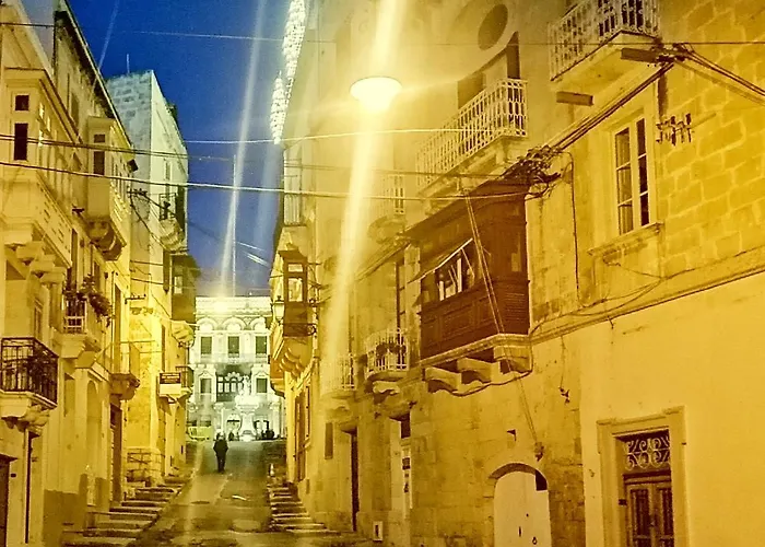 Seafront Highly Furnished Fl 4 *