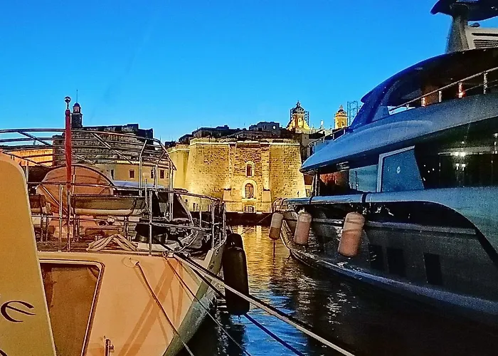 Seafront Highly Furnished Fl 4 * Birgu