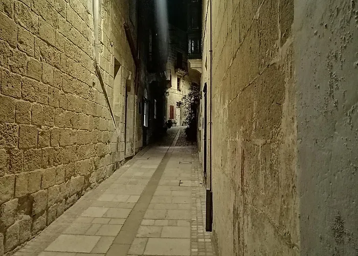 公寓 Seafront Highly Furnished Fl 4 *