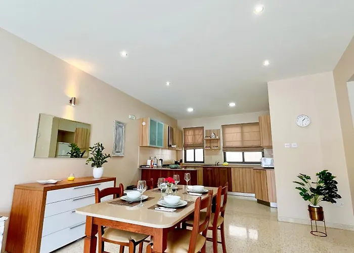 Daire Seafront Highly Furnished Fl 4 *