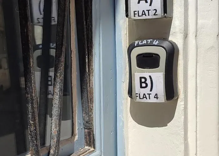 Seafront Highly Furnished Fl 4 *