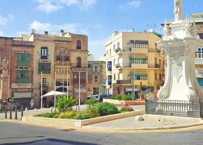 Seafront Highly Furnished Fl 4 *